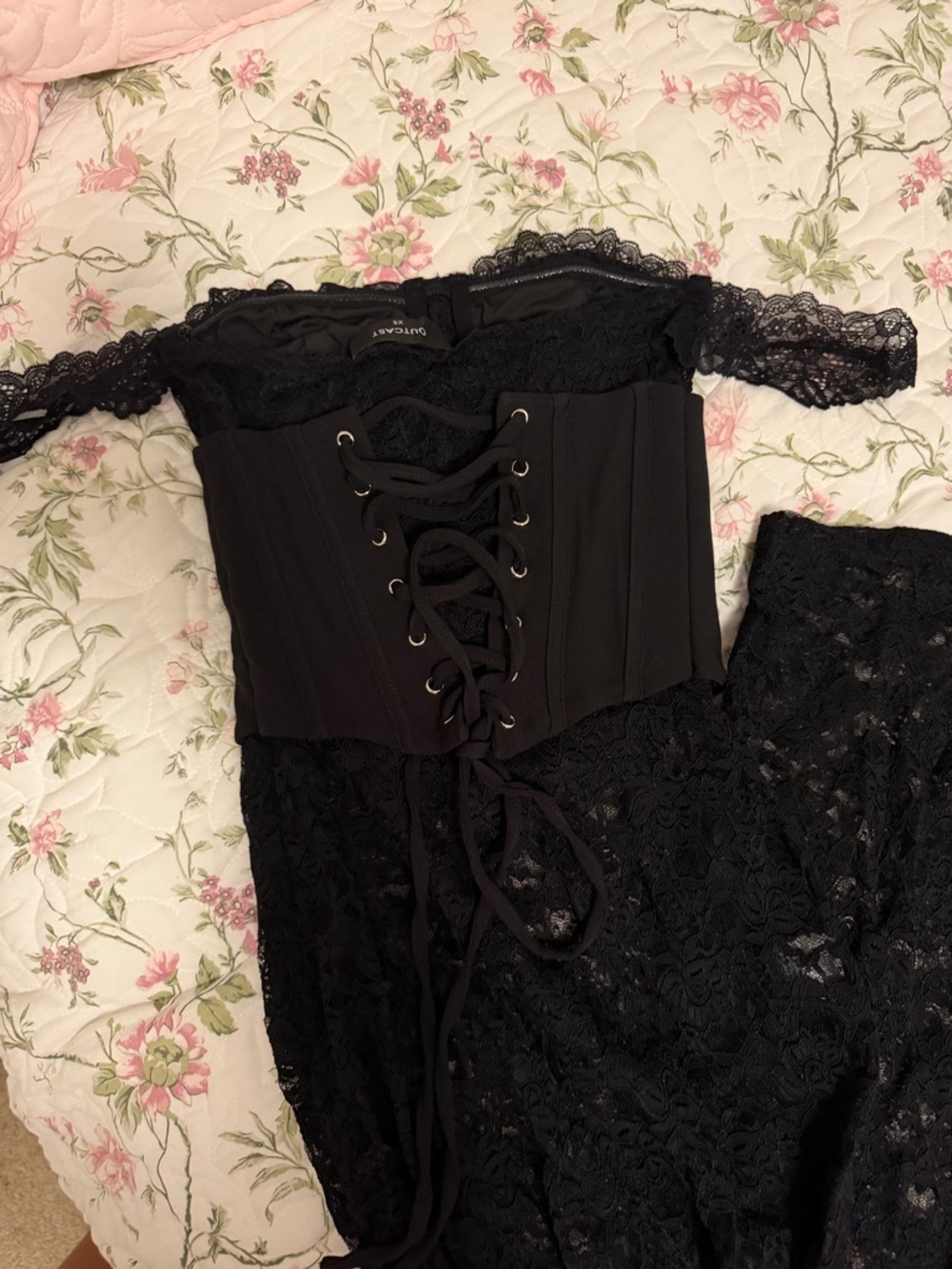 Zana Black Lace Maxi Dress - Picture 6 of 7